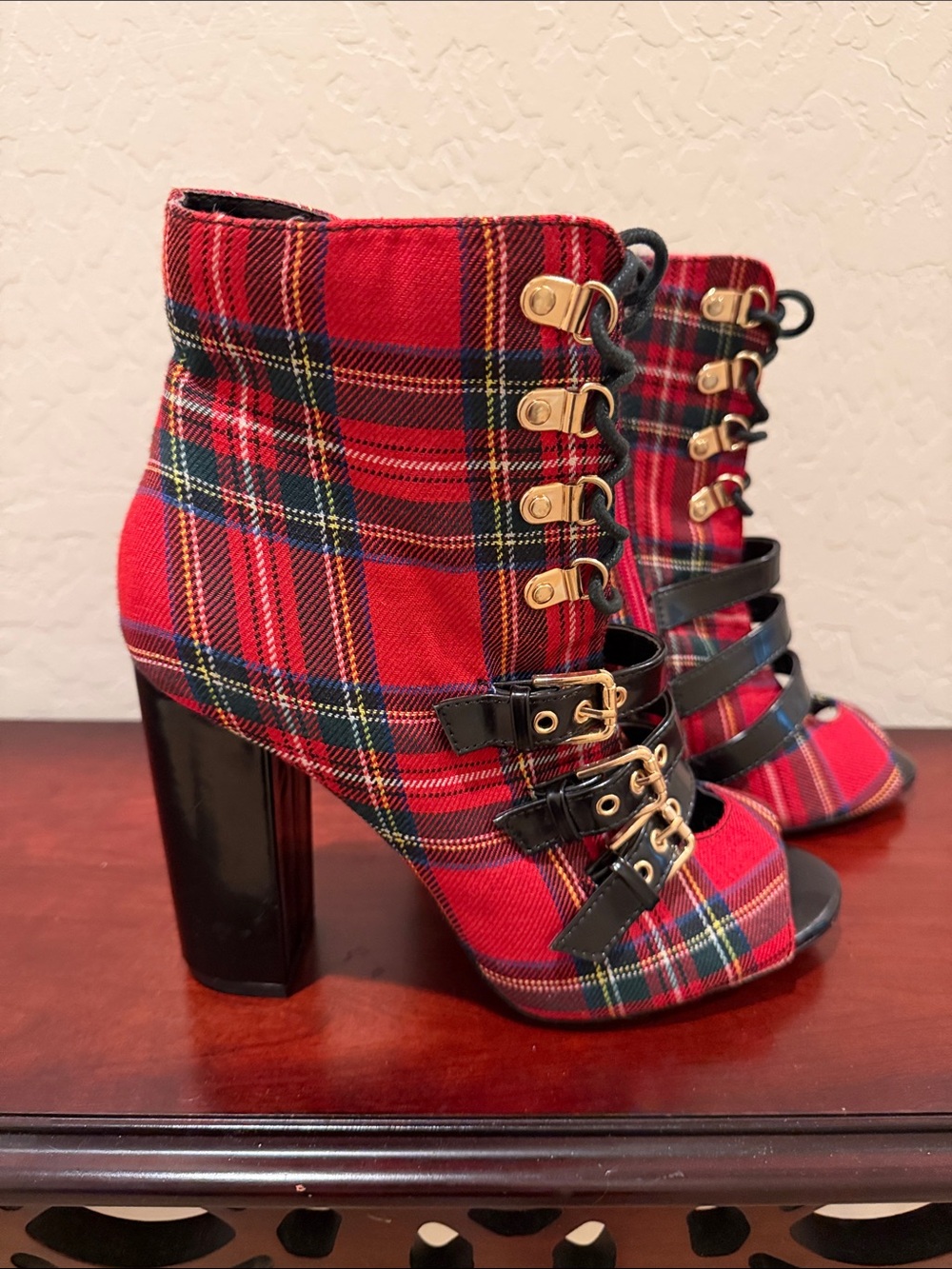 Lemon Drop by Privileged CHLOEE Red Plaid Tartan Peep Toe Boots  Sz 10